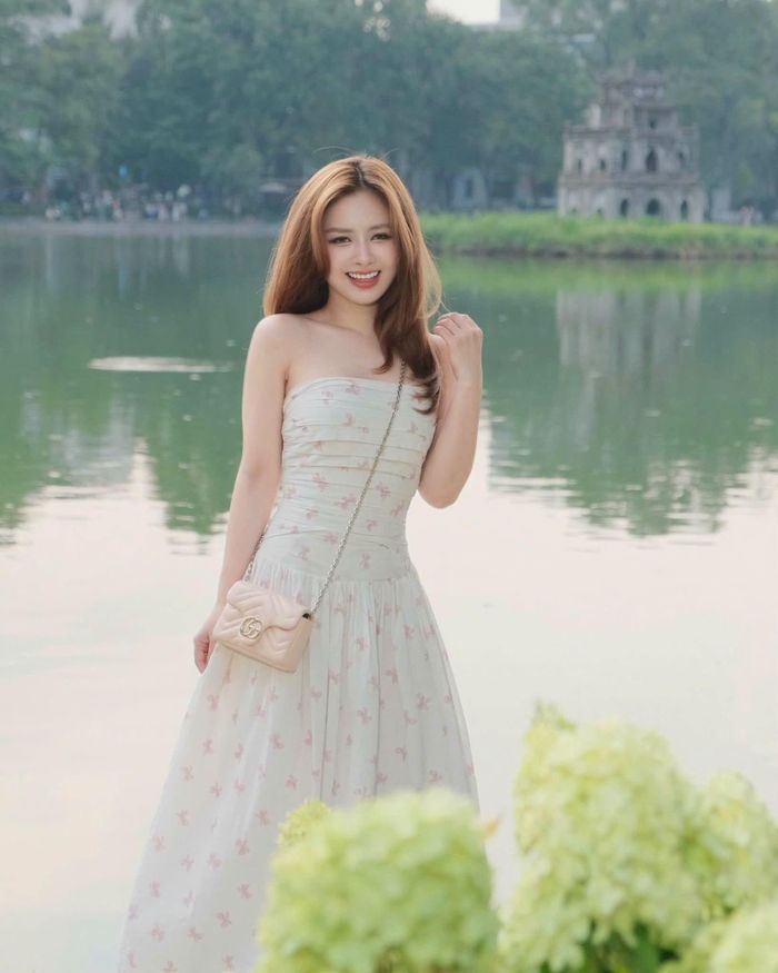 Dương Hoàng Yến rạng rỡ ngày trở lại thủ đô: "Yêu lắm mùa thu Hà Nội".