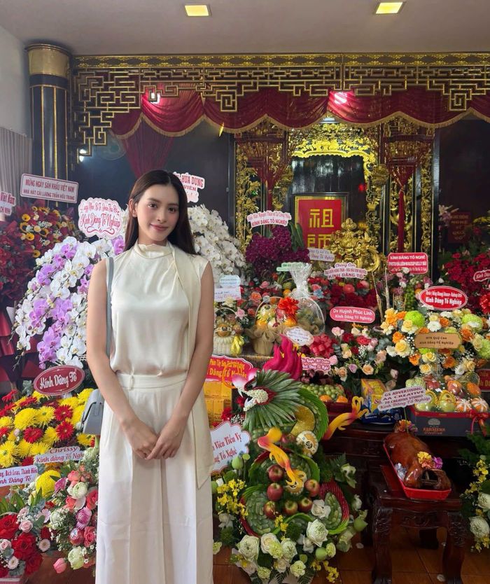 Trần Tiểu Vy: "Thành tâm dâng lễ, kính Tổ nghề".