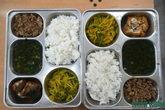Suất ăn bán trú được chuẩn bị cho học sinh tại một trường tiểu học ở Nghệ An. Ảnh: Song Hoàng.