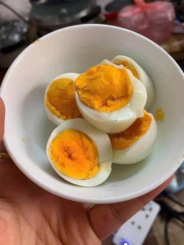 Trứng là một nguồn dinh dưỡng tốt cho não bộ và sức khỏe tổng thể, người sau tuổi 60 nên ăn thường xuyên. Ảnh: Kiều Châu.