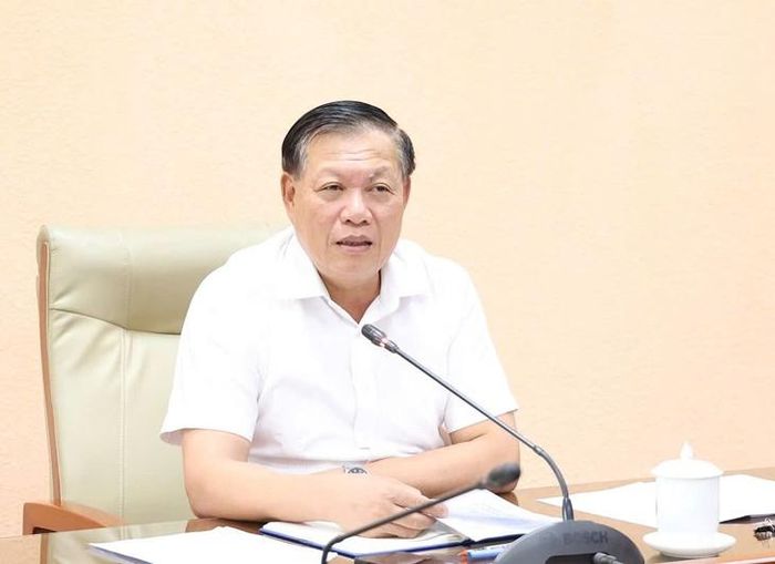 Thứ trưởng Bộ Y tế Đỗ Xuân Tuyên phát biểu chủ trì cuộc họp. Ảnh: Trần Minh