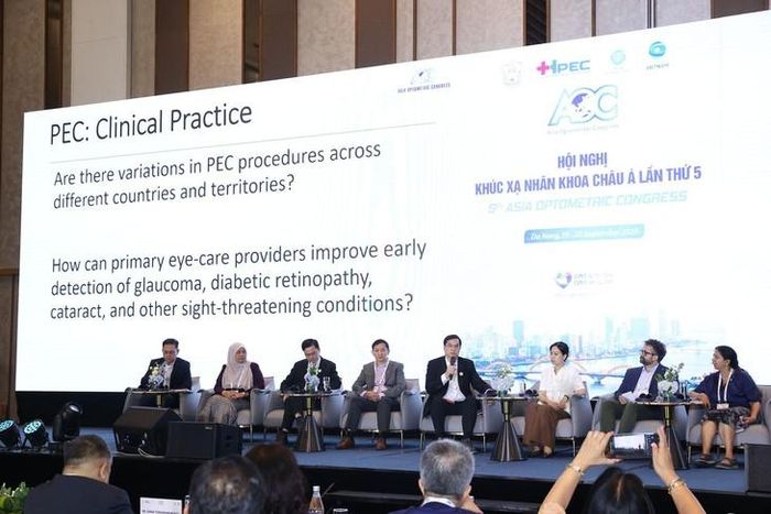 Các chuyên gia, học giả quốc tế tham dự và chia sẻ tại Hội nghị Khúc xạ nhãn khoa Châu Á lần thứ 5.