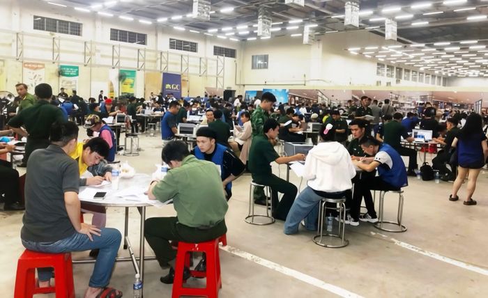  Công an tỉnh Cà Mau tiếp nhận công dân bị trục xuất từ Campuchia 