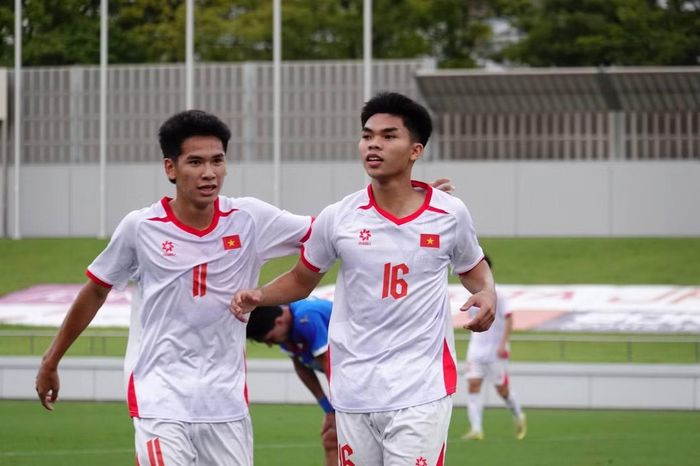 Văn Thuận (sinh năm 2006) và Lê Phát (sinh năm 2007) là hai nhân tố trẻ của U23 Việt Nam. (Ảnh: Nam Trung)