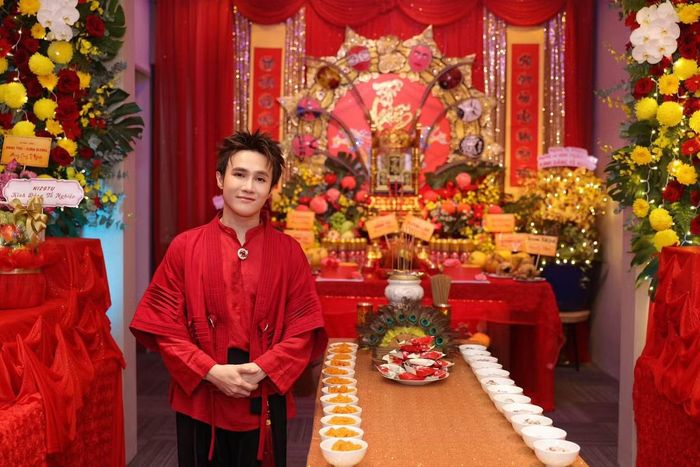 Diễn viên Huỳnh Lập tham dự ngày giỗ Tổ ở nhiều sân khấu.
