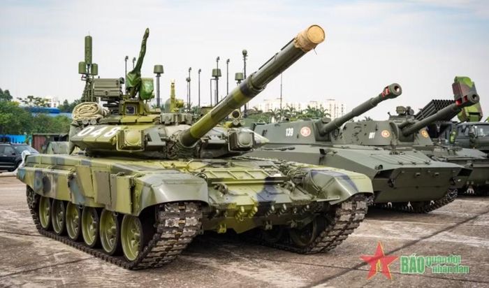 Cùng với T-54/T-55 và T-62, dòng chiến xa này giúp công chúng nhìn thấy rõ hơn một lực lượng đang chuyển đổi từng bước từ những nền tảng thiết kế cũ sang các phương tiện có mức độ tự động hóa và tích hợp công nghệ cao hơn.