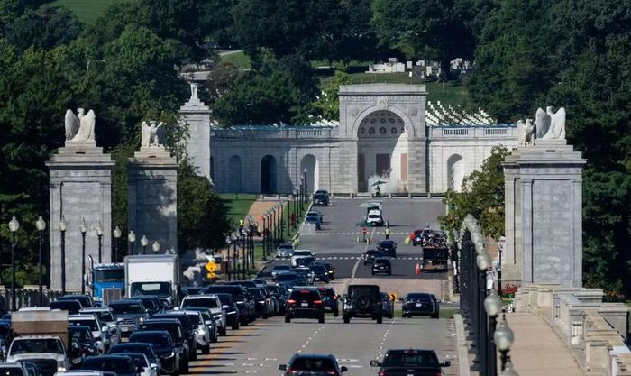 Công trình dự kiến cao 250 feet, tương đương 76 m, nằm tại Memorial Circle, gần cầu Arlington Memorial, giữa Đài tưởng niệm Lincoln và Nghĩa trang Quốc gia Arlington.