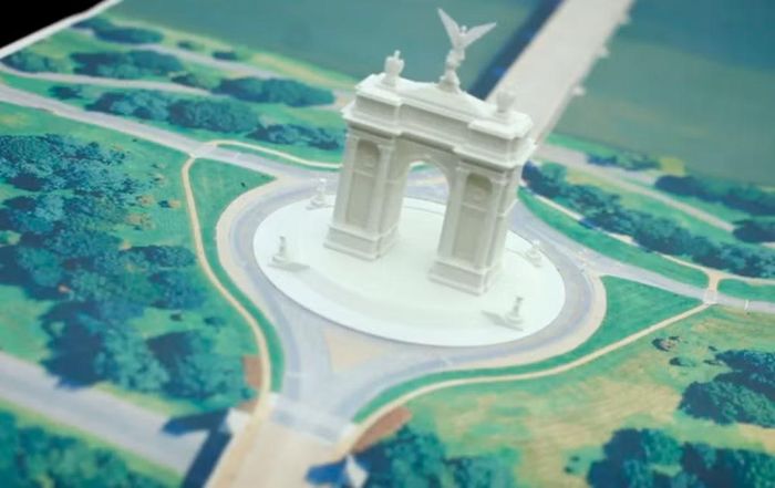 Vị trí công trình cũng từng làm dấy lên lo ngại về an toàn hàng không do nằm gần sân bay quốc gia Ronald Reagan Washington.