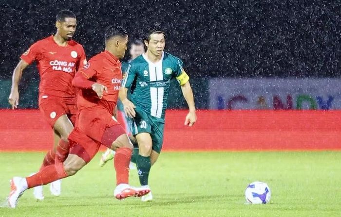 V-League 2026/27 với Công Phượng cùng đồng đội lúc này vẫn là con số 0 tròn trĩnh: 0 bàn thắng, 0 trận thắng, 0 điểm (Ảnh: ĐNFC)