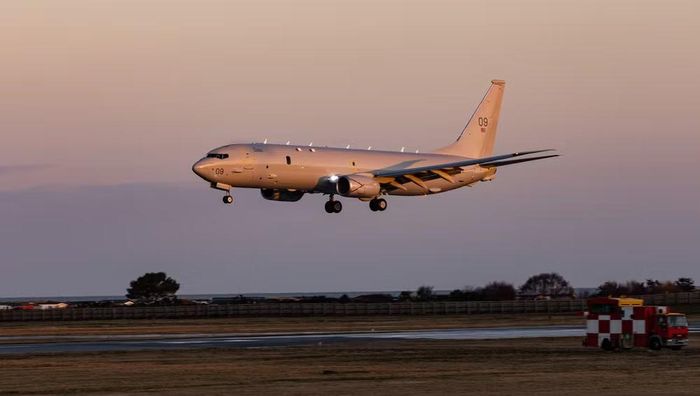 Sức mạnh đáng chú ý của P-8A nằm ở hệ thống cảm biến. Máy bay được trang bị radar khẩu độ tổng hợp, cảm biến quang điện tử - hồng ngoại và các hệ thống âm thanh phục vụ phát hiện tàu ngầm.