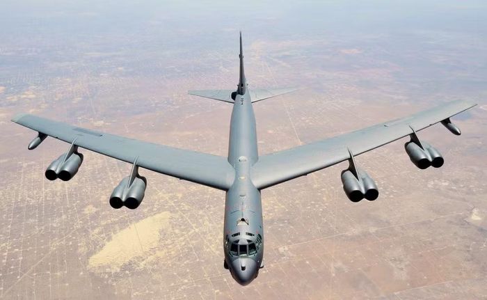Oanh tạc cơ B-52 của thế kỷ XXI vì thế không phải chiếc B-52 của năm 1952 được giữ nguyên qua thời gian. Nó là một chiếc máy bay cũ về nguồn gốc thiết kế nhưng liên tục được tái cấu hình để đáp ứng những nhiệm vụ mới.
