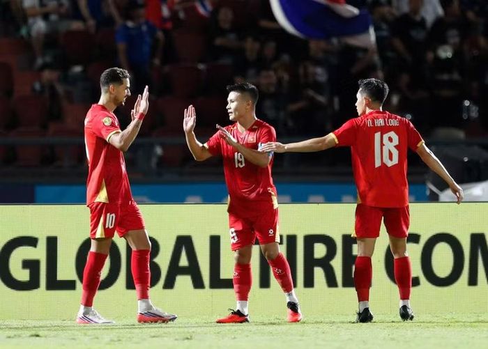 Quang Hải (giữa) tạm chia tay ĐT Việt Nam (Ảnh: VFF)