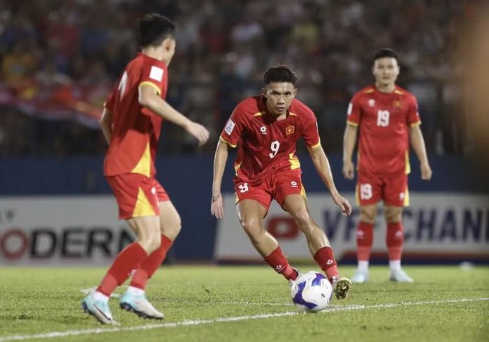 Tiền vệ Võ Hoàng Minh Khoa