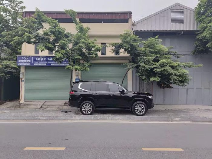 Hiện trường chiếc xe ô tô bị nhóm đối tượng phá kính, trộm cắp tài sản