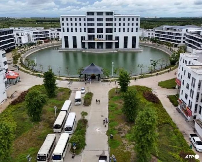 Hình ảnh khu phức hợp trung tâm lừa đảo trực tuyến đã đóng cửa tại tỉnh Prey Veng, Campuchia ngày 21-9-2026