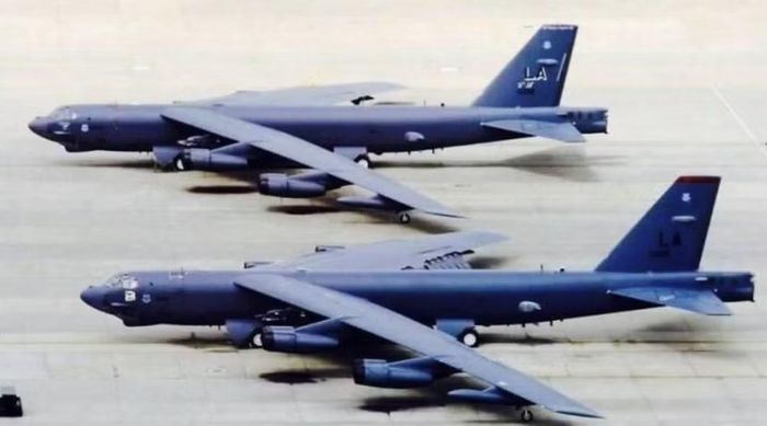 Điều đặc biệt là oanh tạc cơ B-52 không biến mất cùng thời kỳ mà nó được sinh ra. Một thiết kế ban đầu dành cho chiến tranh hạt nhân đã liên tục được nâng cấp để thích nghi với những kiểu chiến tranh hoàn toàn khác.