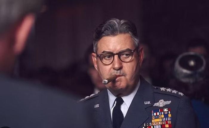 Ngay cả tướng Curtis LeMay, người đứng đầu Bộ Tư lệnh Không quân Chiến lược Mỹ, từng đặt câu hỏi về sự cần thiết của thiết kế mới khi B-36 vẫn đang được sử dụng. Cuối cùng, những người ủng hộ chương trình tại Wright Field đã giúp B-52 tB-36Biếp tục được phát triển.