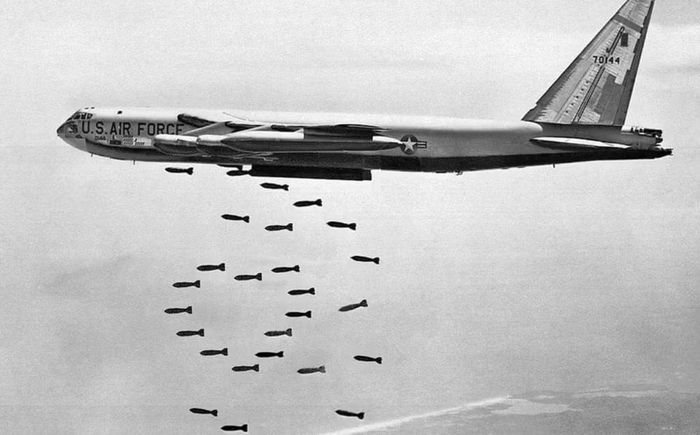 Thế nhưng, con đường đi tới chiếc B-52 hoàn thiện không hề bằng phẳng. Chương trình nhiều lần đứng trước nguy cơ bị hủy bỏ.