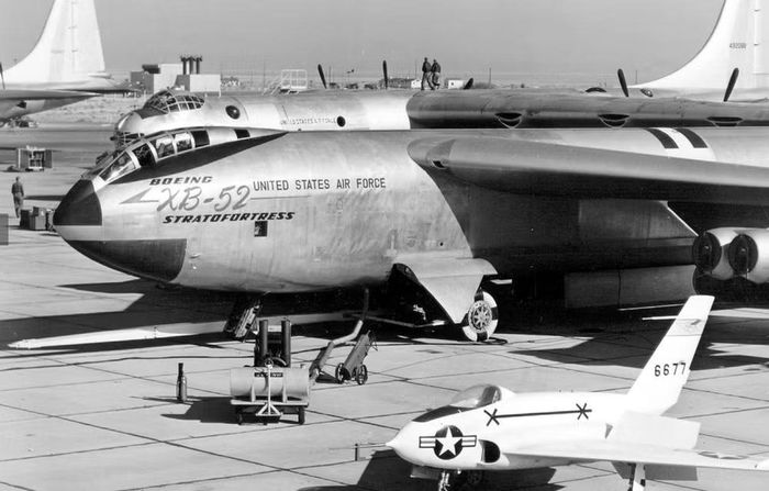 Đến tháng 10/1962, chiếc B-52 cuối cùng rời dây chuyền sản xuất, khép lại quá trình chế tạo 744 máy bay trong hơn một thập niên.