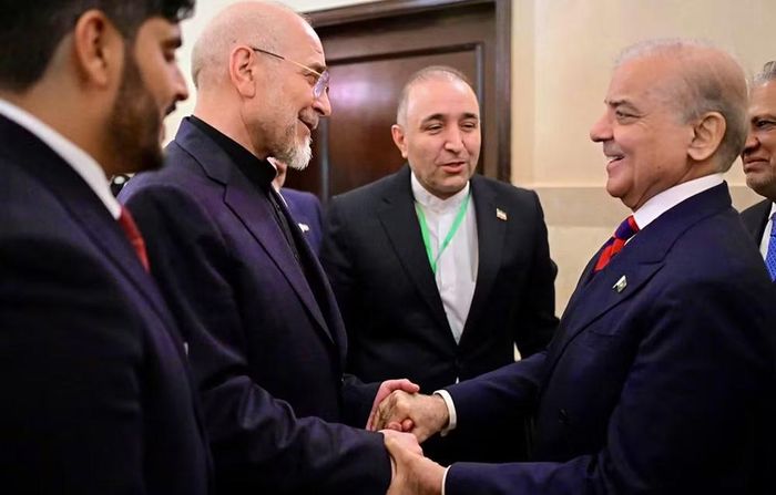 "Iran sẽ mạnh mẽ bảo vệ lập trường của mình tại các diễn đàn quốc tế và truyền tải thông điệp của người dân tới thế giới", ông nói trước khi lên đường.