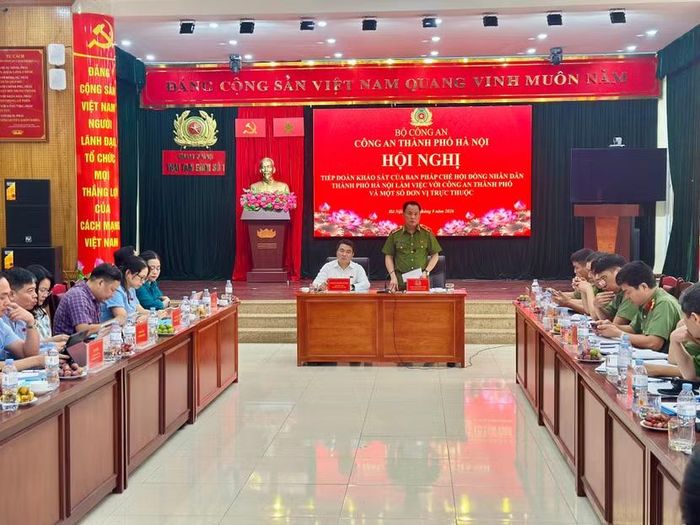 Thiếu tướng Lê Văn Tuân, Phó Giám đốc Công an Thành phố Hà Nội phát biểu tại hội nghị