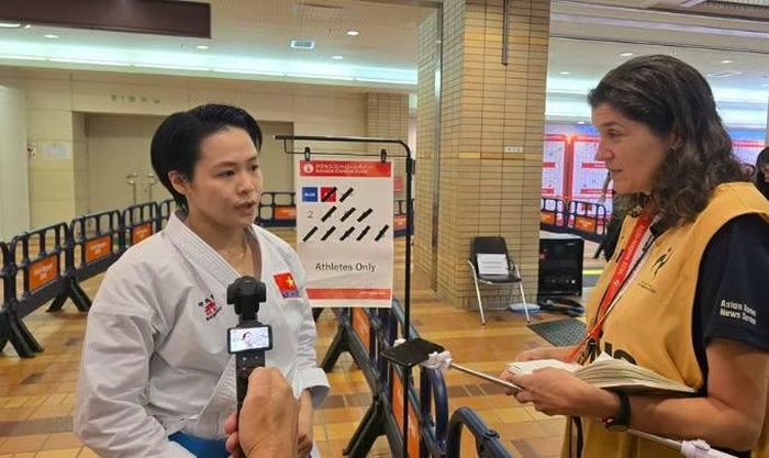 Ngọc Trâm có màn trả lời phỏng vấn truyền thông quốc tế bằng tiếng Anh đầy thuyết phục