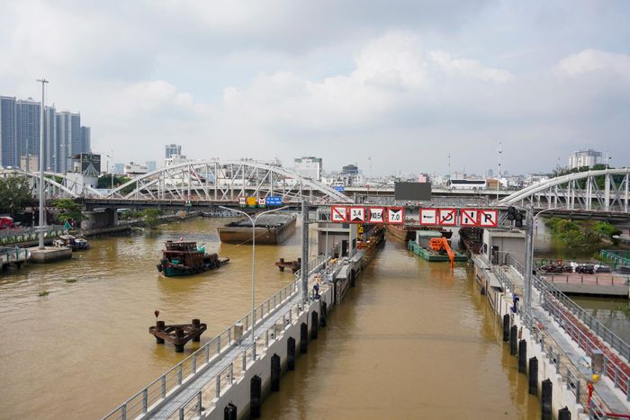  Dự án giải quyết ngập do triều khu vực TP.HCM có xét đến yếu tố biến đổi khí hậu (giai đoạn 1) được khởi công năm 2016, với tổng mức đầu tư ban đầu gần 10.000 tỷ đồng, thực hiện theo hợp đồng BT do Công ty CP Đầu tư Xây dựng Trung Nam (Trungnam Group) làm nhà đầu tư. 