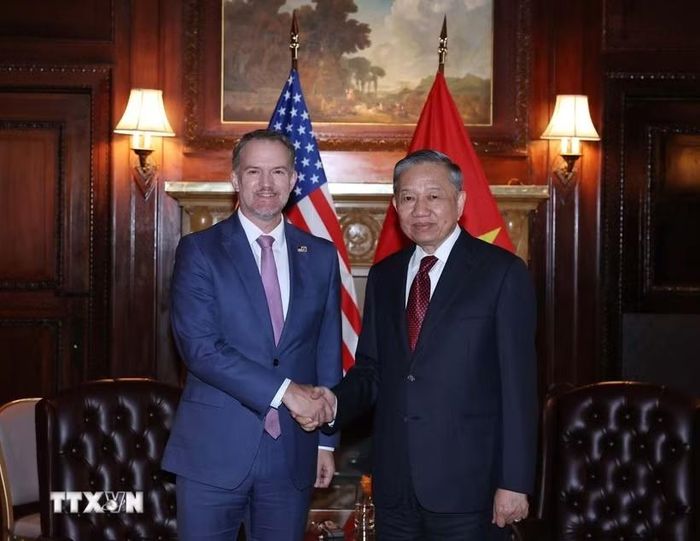  Tổng Bí thư, Chủ tịch nước Tô Lâm tiếp Trưởng Đại diện Thương mại Mỹ Jamieson Greer. Tổng Bí thư, Chủ tịch nước hoan nghênh việc hai bên đạt được kết quả rất tích cực hướng tới sớm ký kết Hiệp định Thương mại đối ứng, tạo khuôn khổ ổn định, lâu dài cho quan hệ hai nước. Trưởng Đại diện Thương mại Mỹ đánh giá cao sự quan tâm của Tổng Bí thư, Chủ tịch nước Tô Lâm và nỗ lực của phía Việt Nam nhằm cân bằng thương mại giữa hai nước. Ông cũng cho rằng hai đoàn đàm phán đã có rất nhiều nỗ lực, cố gắng; đến nay đạt nhiều tiến bộ và đến rất gần kết quả cuối cùng. 