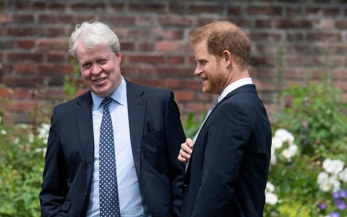Hoàng tử Harry mời cậu ruột là Bá tước Spencer tham gia dự án phim tài liệu. Ảnh: Reuters.