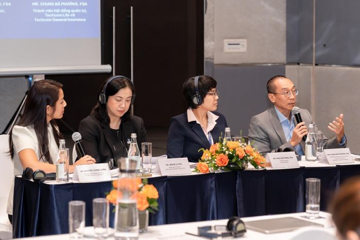 Ông Chung Bá Phương, Thành viên HĐQT Techcom Life và Techcom General Insurance (ngoài cùng bên phải). Ảnh: BTC.