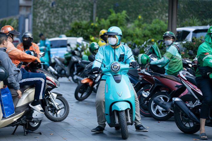  Green SM vừa tung chương trình chia sẻ doanh thu tới 100% trong 2 năm đầu cho các tài xế mua hoặc thuê ôtô, xe máy điện VinFast. Ảnh: Phương Lâm. 