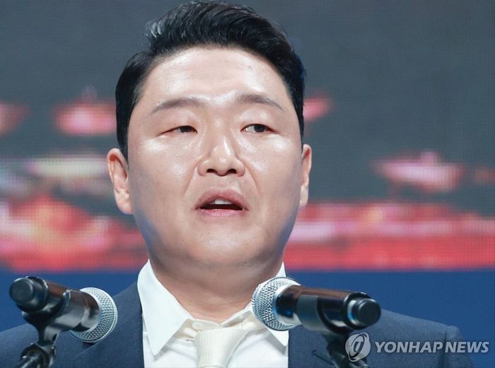 PSY bị xử phạt 5 triệu won. Ảnh: Yonhap News.