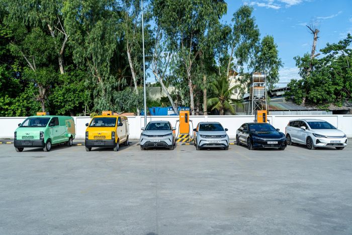  Ôtô điện của BYD và Kim Long sạc tại trạm Futa EV Power. Ảnh: BYD Việt Nam. 