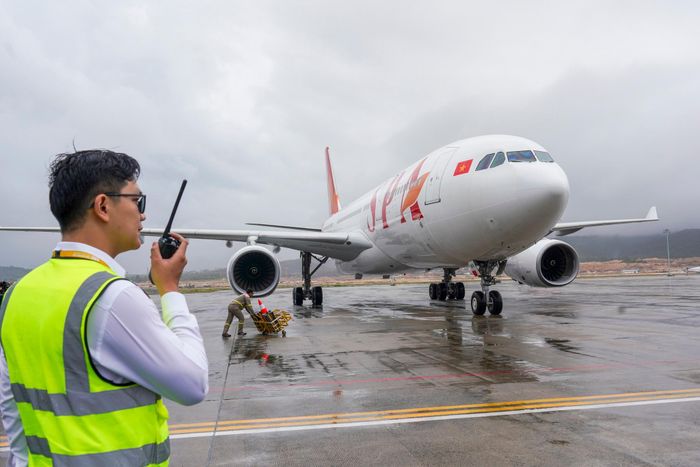 Theo kế hoạch, 4 tàu A330 sẽ gia nhập đội bay trong năm nay và 4 chiếc còn lại được bổ sung trong 4 tháng đầu năm tới. Việc đưa máy bay thân rộng vào đội bay nhằm tăng năng lực khai thác các đường bay quốc tế có cự ly dài hơn từ Phú Quốc.