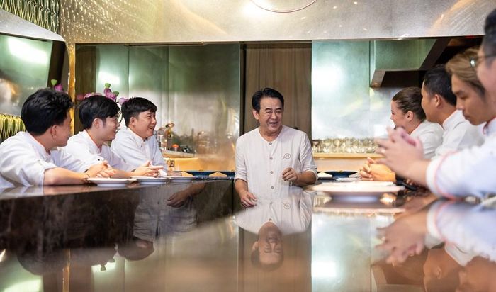 Chef Peter Cường Franklin chia sẻ với các đầu bếp về ẩm thực fine dining