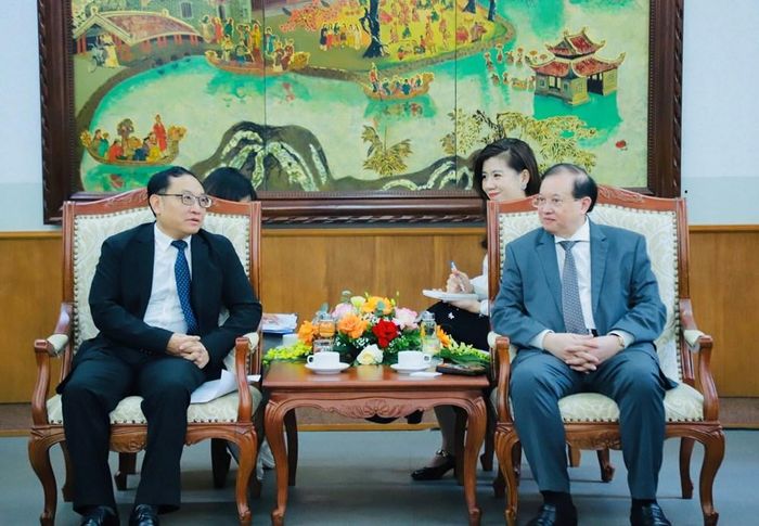 Thứ trưởng Bộ VHTTDL Tạ Quang Đông tiếp Phó Trưởng Ban Tuyên truyền Tỉnh ủy Vân Nam, Giám đốc Văn phòng Xây dựng Văn minh Tinh thần Tỉnh ủy Vân Nam Bành Bân