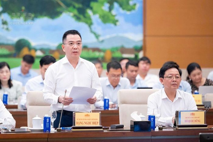 Thứ trưởng Bộ Nông nghiệp và Môi trường Đặng Ngọc Điệp trình bày Tờ trình về dự án Luật Tài nguyên, môi trường biển và hải đảo (sửa đổi)