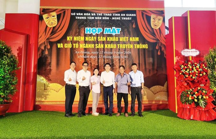 Viên chức Trung tâm tri ân Tổ nghiệp, Kỷ niệm Ngày Sân khấu Việt Nam năm 2026