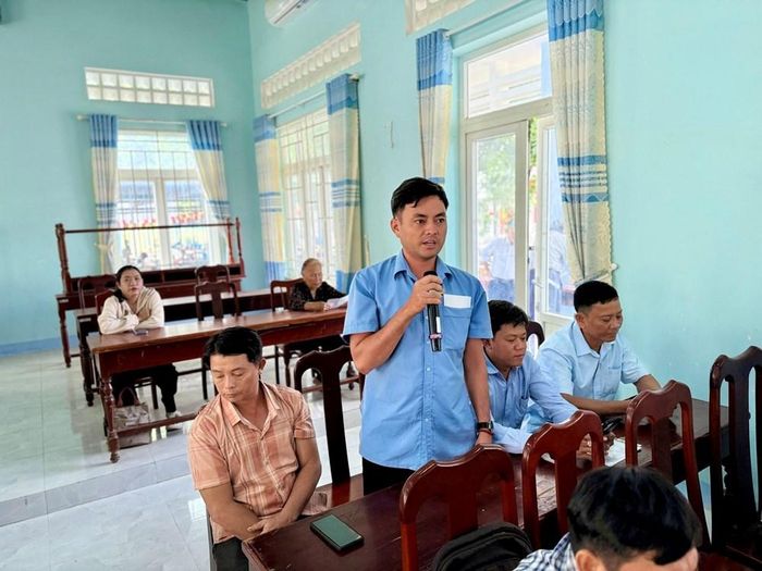 Các cử tri phát biểu ý kiến tại Hội nghị