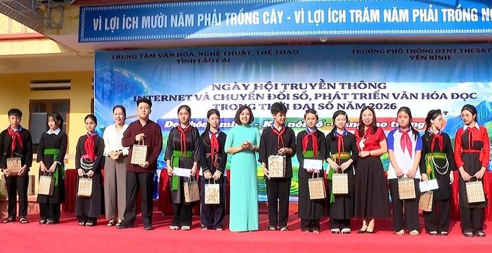 Không gian Ngày hội kết nối sách, Internet và công nghệ số, mở rộng cơ hội khám phá tri thức cho sinh viên, học sinh