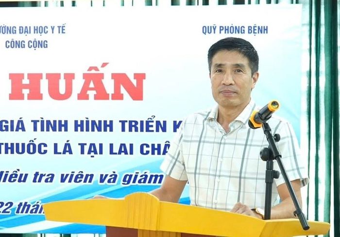Thầy thuốc ưu tú, Thạc sĩ Nguyễn Hồng Hải, Phó Giám đốc Trung tâm Kiểm soát bệnh tật tỉnh phát biểu tại lớp tập huấn. Ảnh: CDC Lai Châu