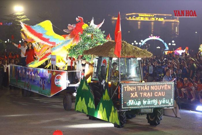 Những mô hình đèn lồng bắt mắt diễu phố
