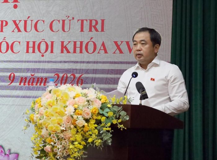Bí thư Thành ủy Hà Nội Trần Đức Thắng phát biểu, trao đổi và tiếp thu kiến nghị của cử tri. Ảnh: Vũ Quang - TTXVN