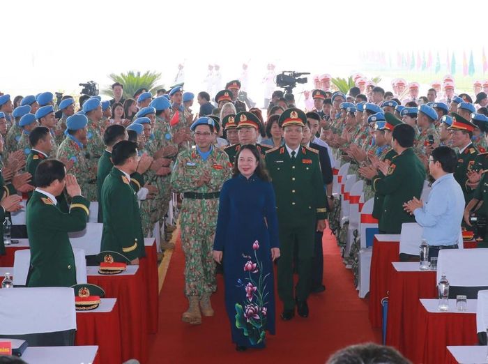 Bí thư Trung ương Đảng, Phó Chủ tịch nước Võ Thị Ánh Xuân đến dự lễ xuất quân. Ảnh: Trọng Đức - TTXVN