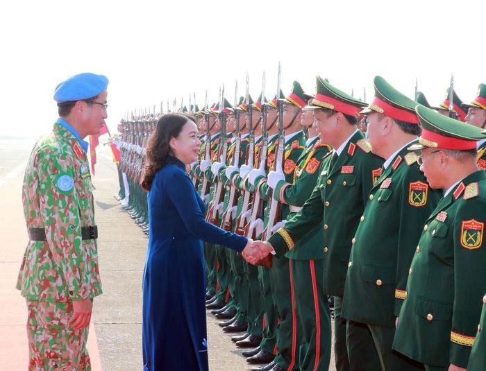 Bí thư Trung ương Đảng, Phó Chủ tịch nước Võ Thị Ánh Xuân đến dự lễ xuất quân. Ảnh: Trọng Đức - TTXVN