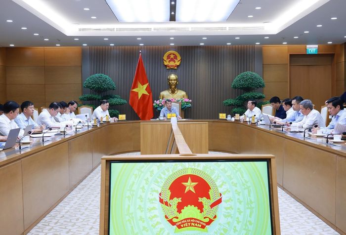 Thủ tướng Lê Minh Hưng chủ trì họp tháo gỡ khó khăn, vướng mắc, đẩy nhanh tiến độ các dự án giao thông trọng điểm. Ảnh: Dương Giang – TTXVN