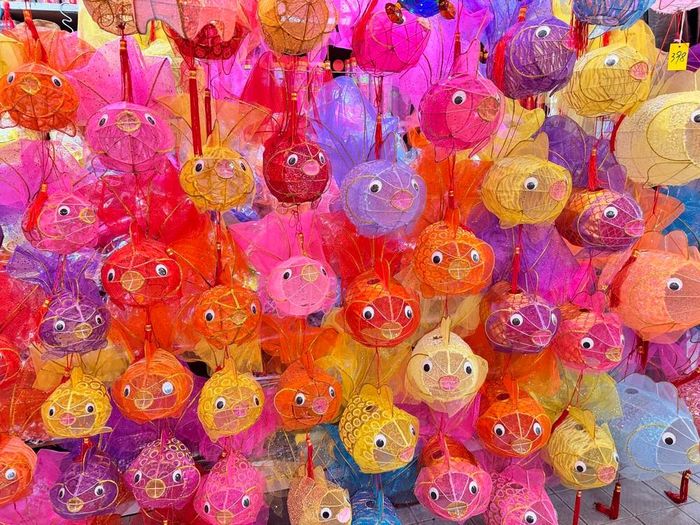 Các mẫu đèn lồng truyền thống do gia đình bà Hoàng Kiện Đệ chế tác. Ảnh: Mạc Luyện/PV TTXVN tại Hong Kong