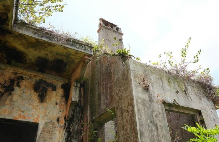 Một góc ga Đa Thọ với phần ống khói trên mái - lối kiến trúc Pháp đặc trưng của thời bấy giờ. Ảnh: Nguyễn Dũng – TTXVN