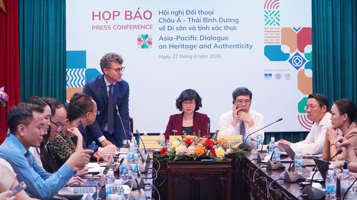 Ông Jonathan Wallace Baker, Trưởng Đại diện UNESCO tại Việt Nam phát biểu tại họp báo. Ảnh: BTC