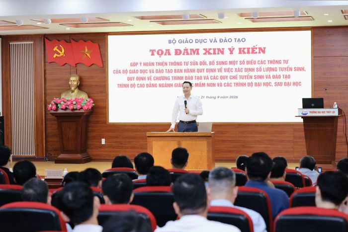 Vụ trưởng Vụ Giáo dục Đại học Nguyễn Tiến Thảo kết luận Tọa đàm